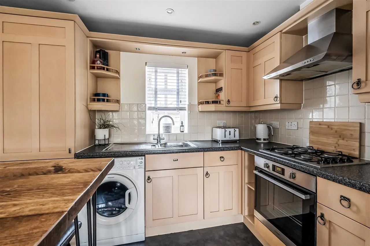 Bridge Street, Leatherhead, KT22, photo 9