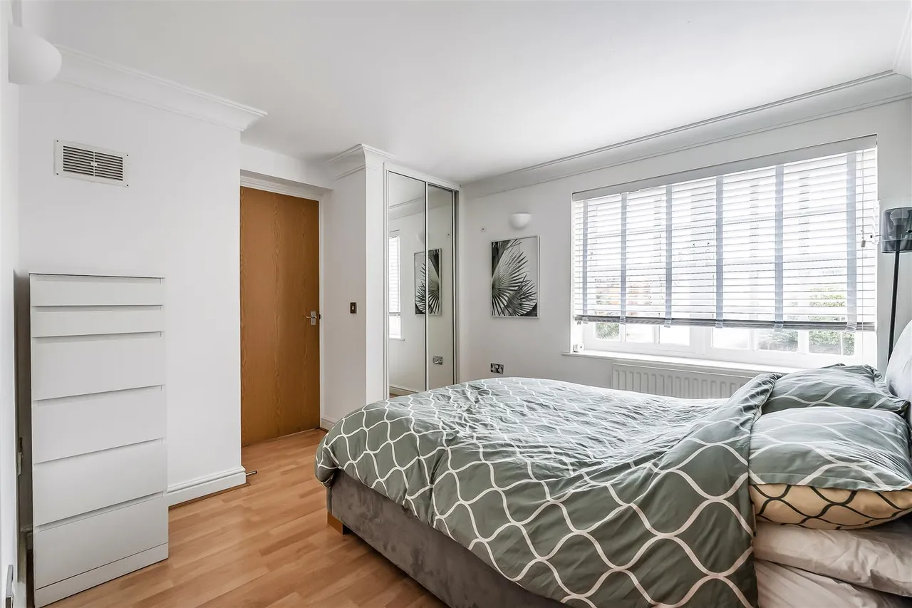 Bridge Street, Leatherhead, KT22, photo 8
