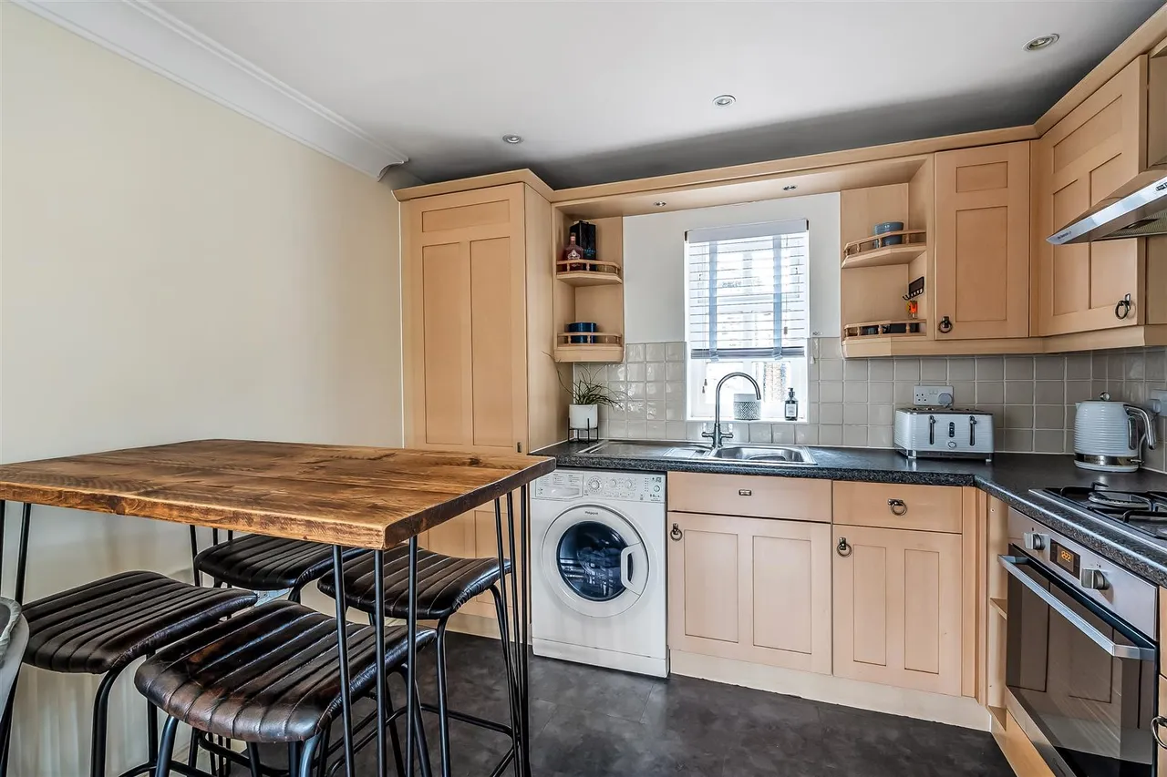 Bridge Street, Leatherhead, KT22, photo 5