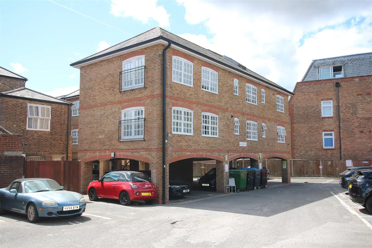 Bridge Street, Leatherhead, KT22, photo 11