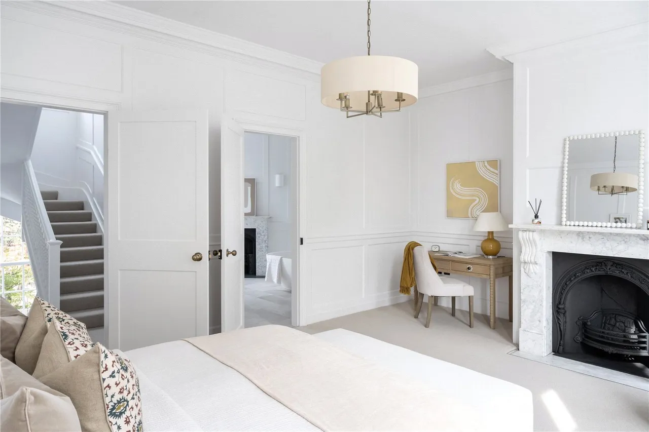 Chiswick Lane South, London, W4, photo 16