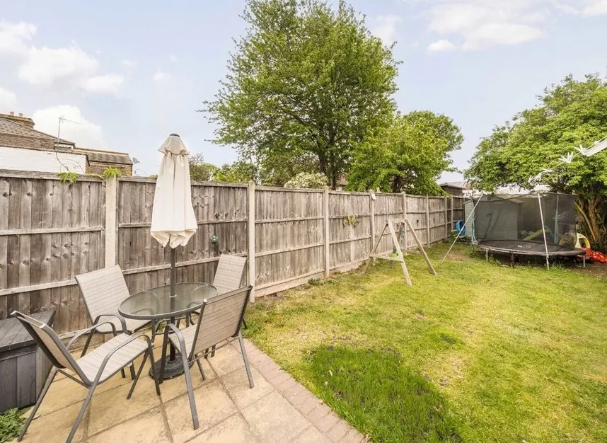Swan Road, Feltham, TW13, photo 4