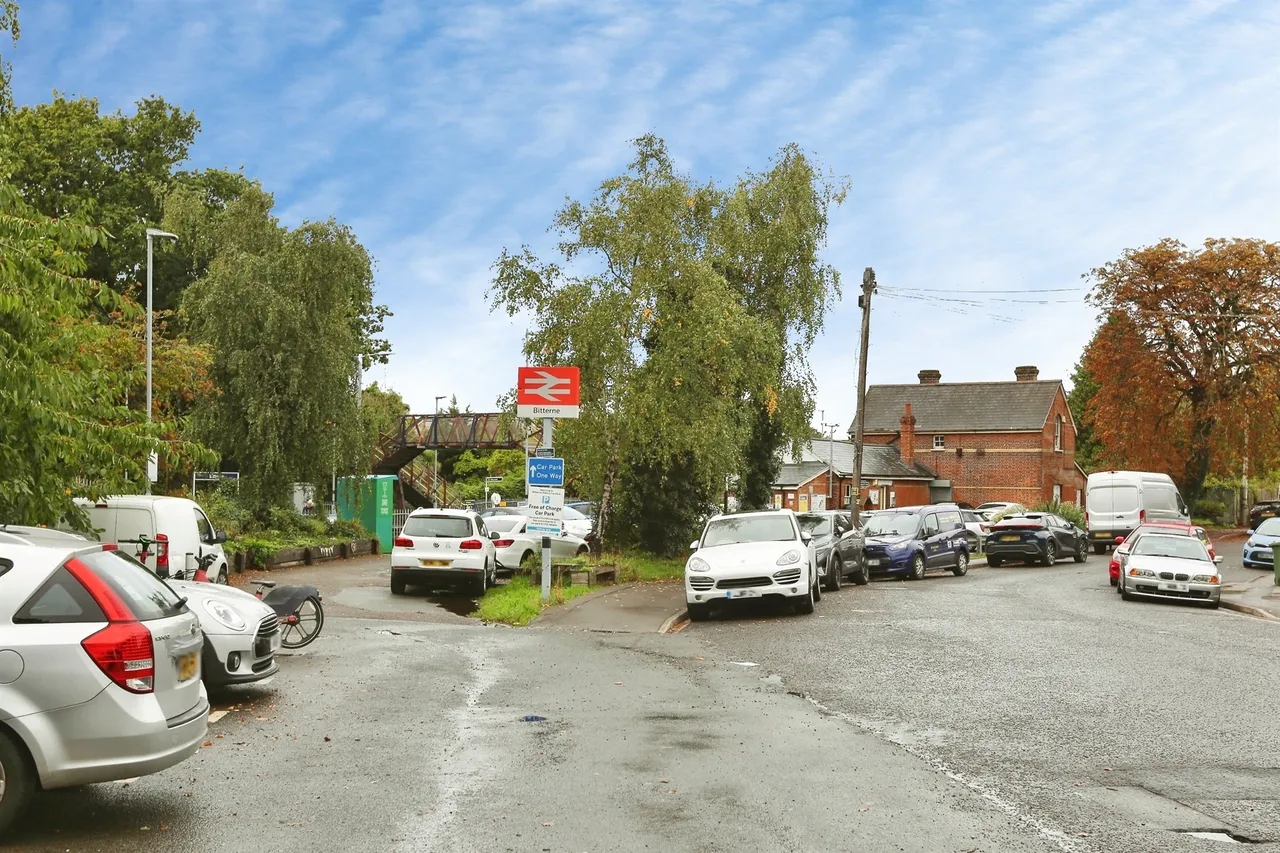 Bitterne Road West, Southampton, SO18, photo 8