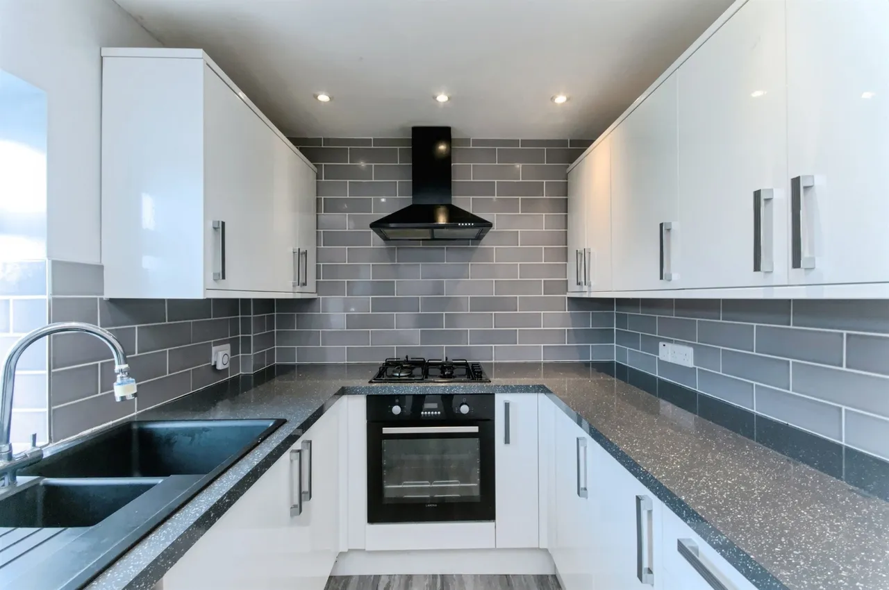 Queens Crescent, Eastbourne, BN23, photo 6