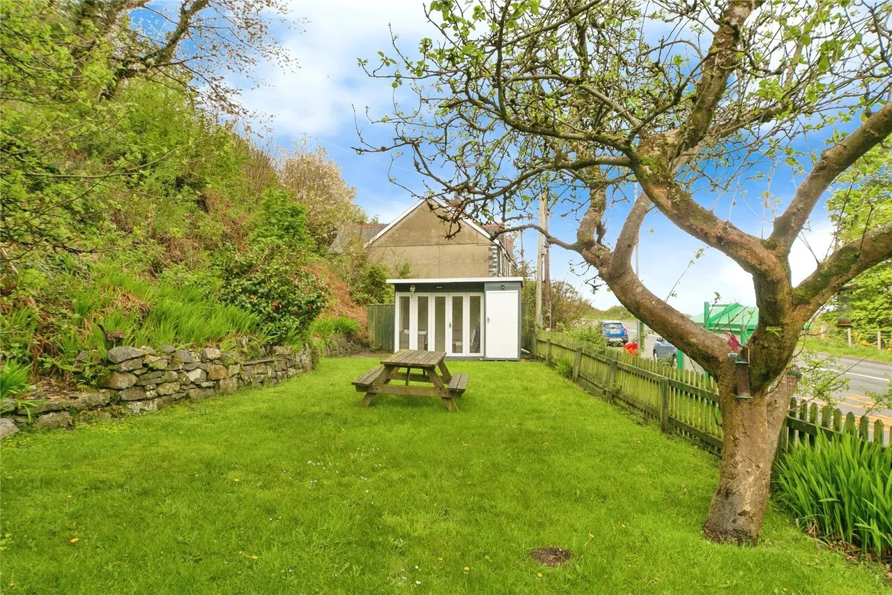 Gyrn Goch, Caernarfon, LL54, photo 4