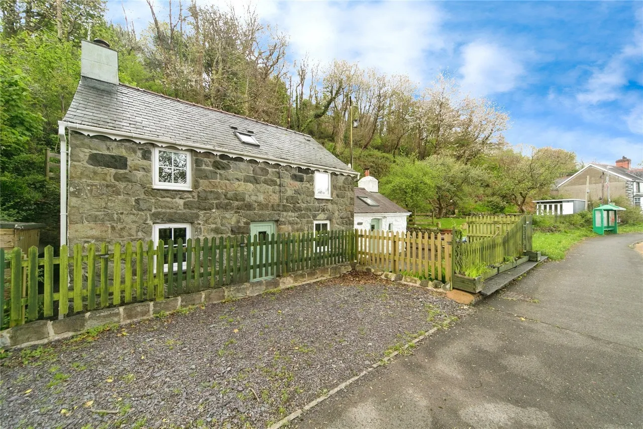 Gyrn Goch, Caernarfon, LL54, photo 17