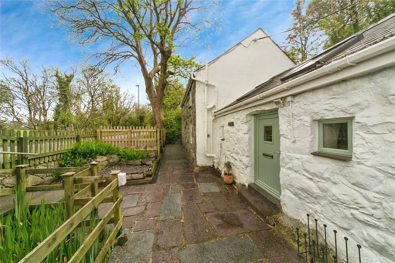 Gyrn Goch, Caernarfon, LL54, photo 10