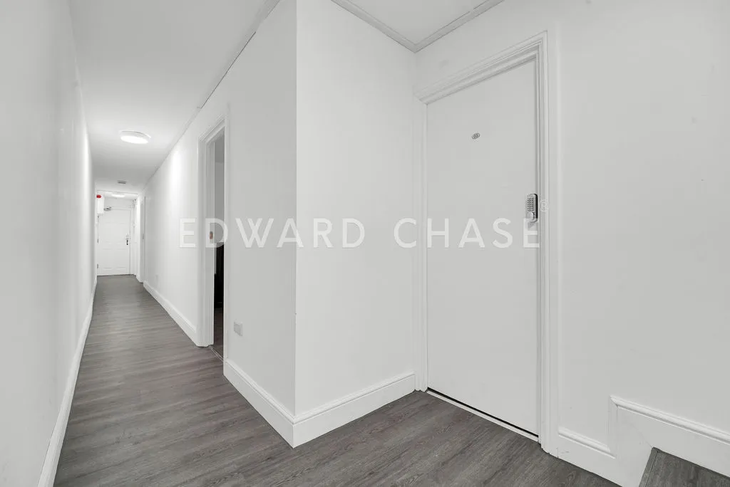 High Road, Ilford, IG1, photo 5