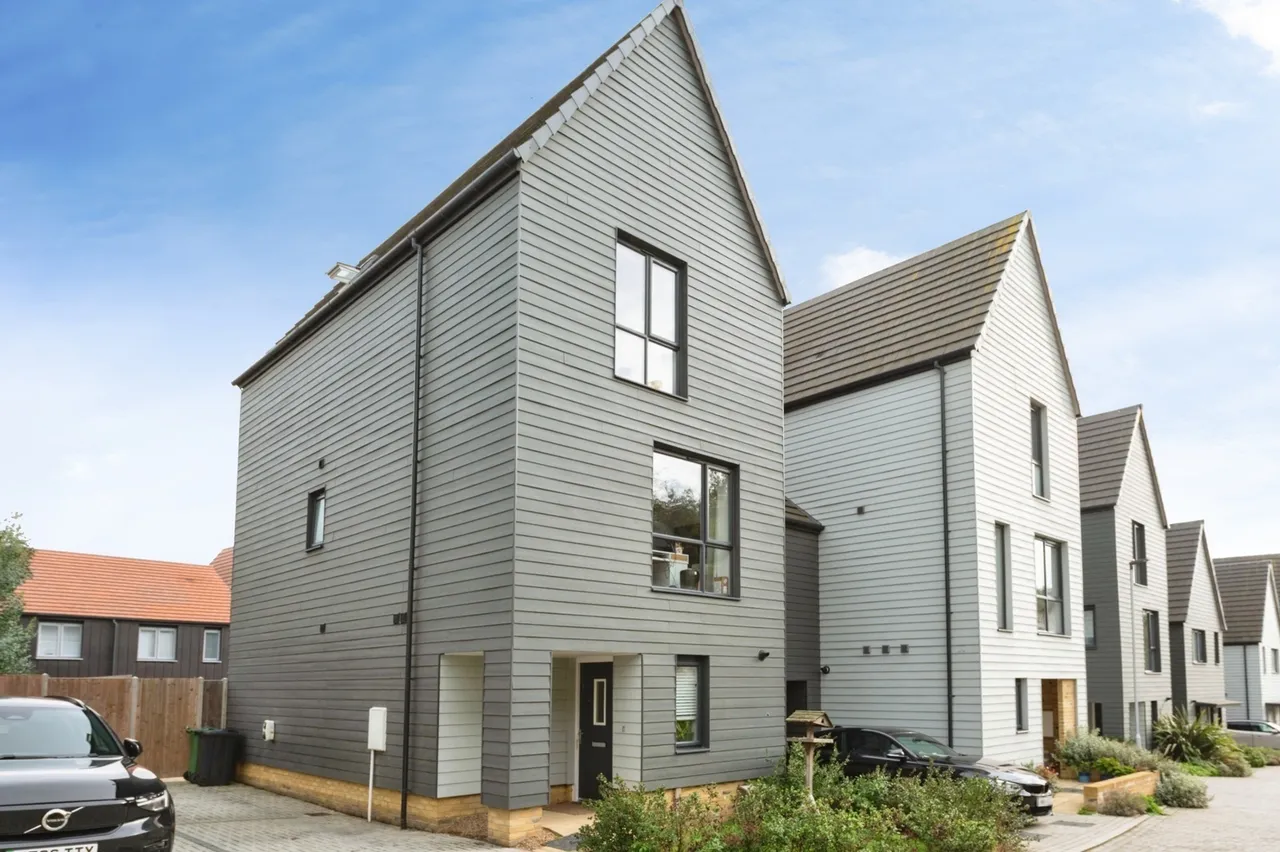 4 bed house for sale, Allington Lane, Western Cross, DA10