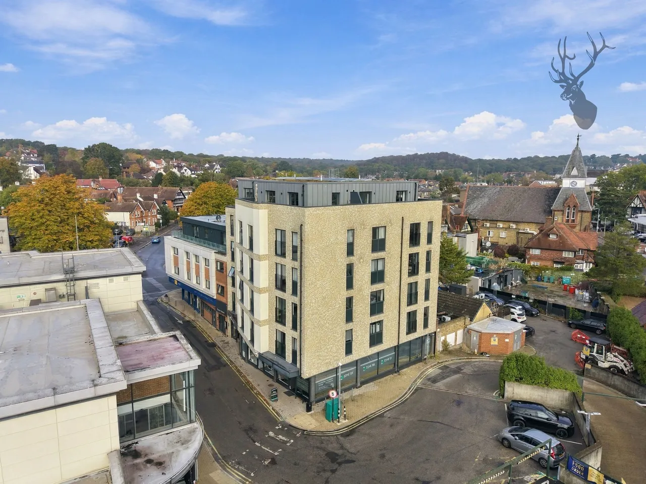 2 bed flat to rent, High Road, Loughton, IG10