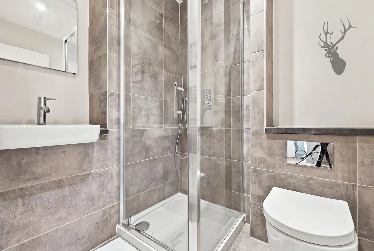 High Road, Loughton, IG10, photo 15