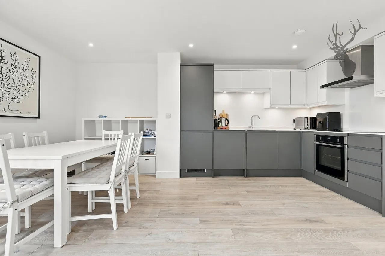 High Road, Loughton, IG10, photo 2
