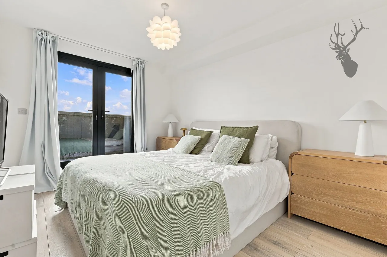 High Road, Loughton, IG10, photo 9