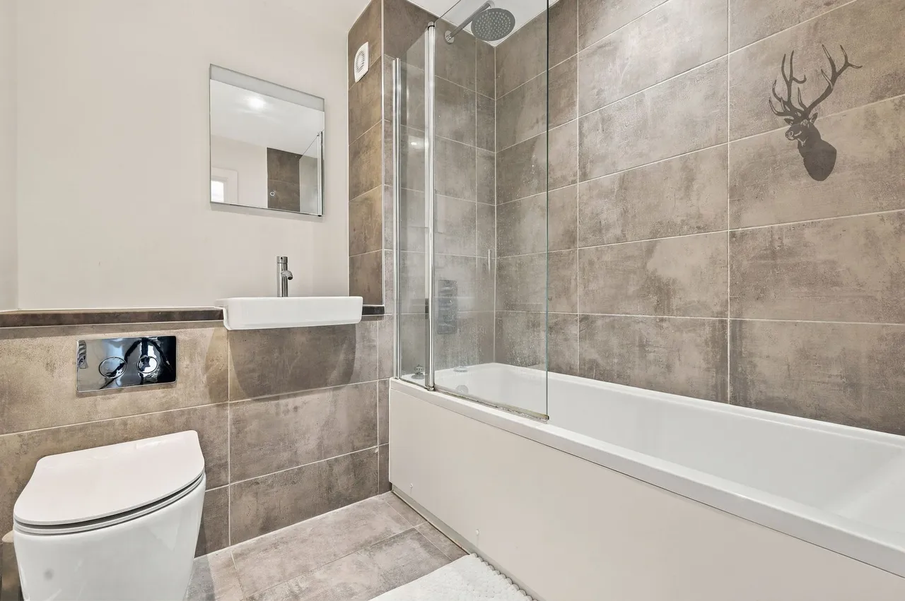 High Road, Loughton, IG10, photo 12