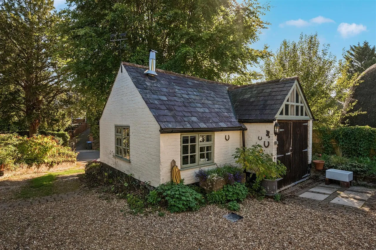 High Street, Burbage, SN8, photo 13