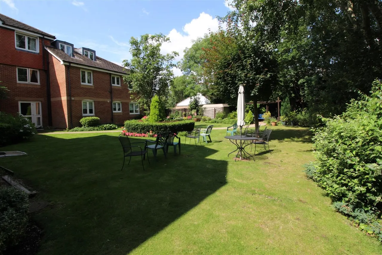 Hudsons Court,Darkes Lane, Potters Bar EN6 1DH, photo 13