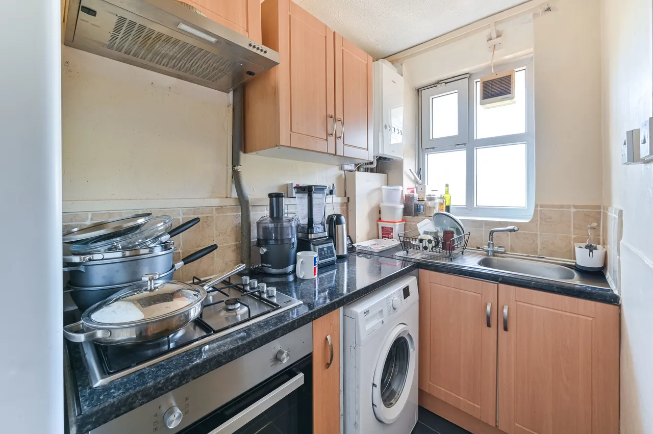14 Povey House, Tulse Hill, London, photo 3