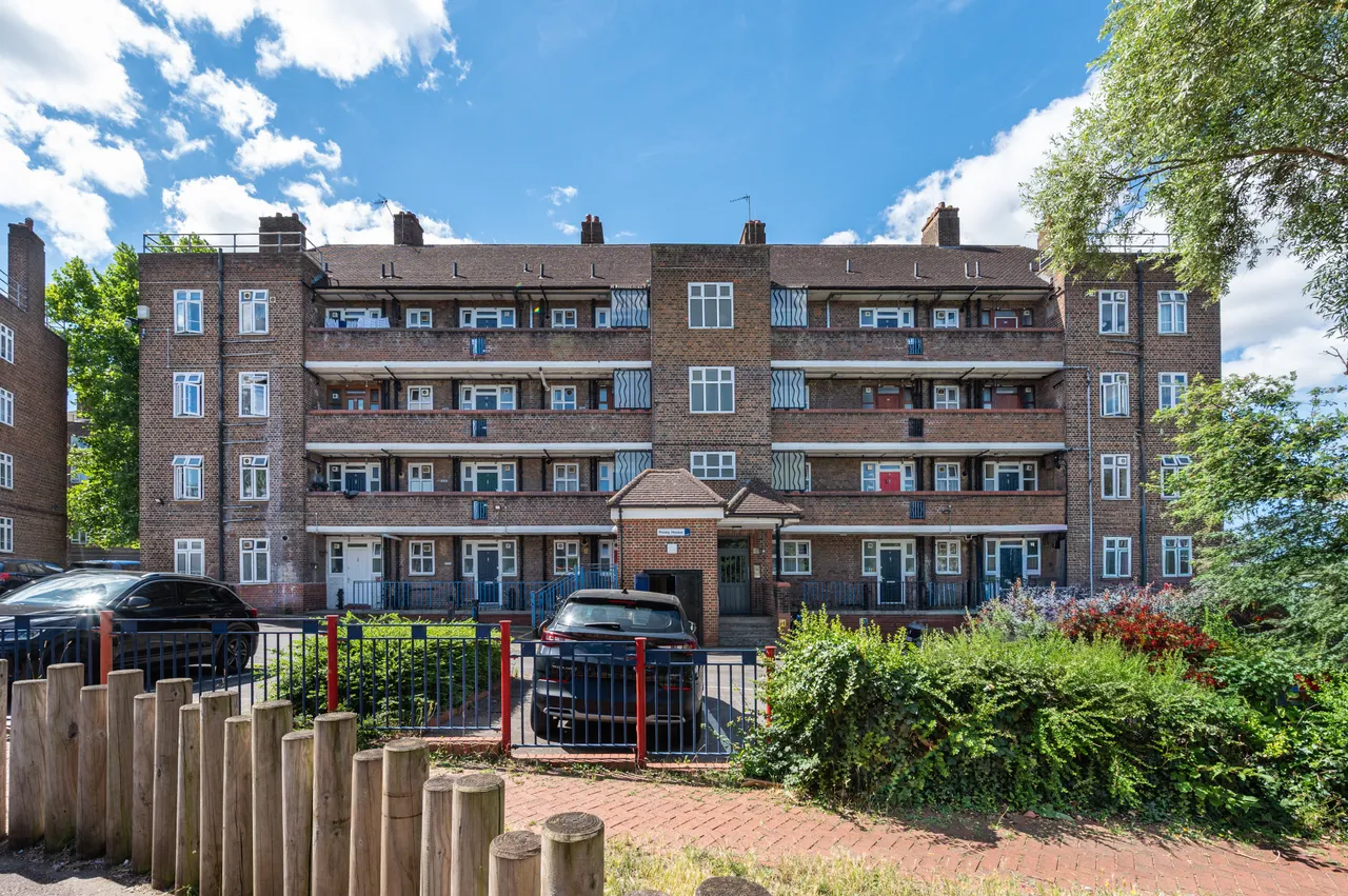 2 bed flat for sale — 14 Povey House, Tulse Hill, London
