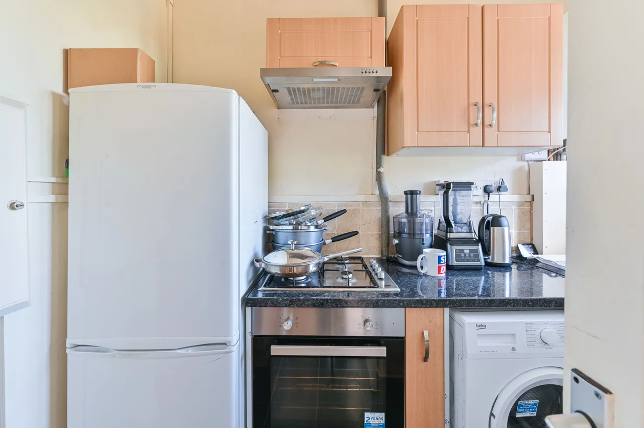 14 Povey House, Tulse Hill, London, photo 9