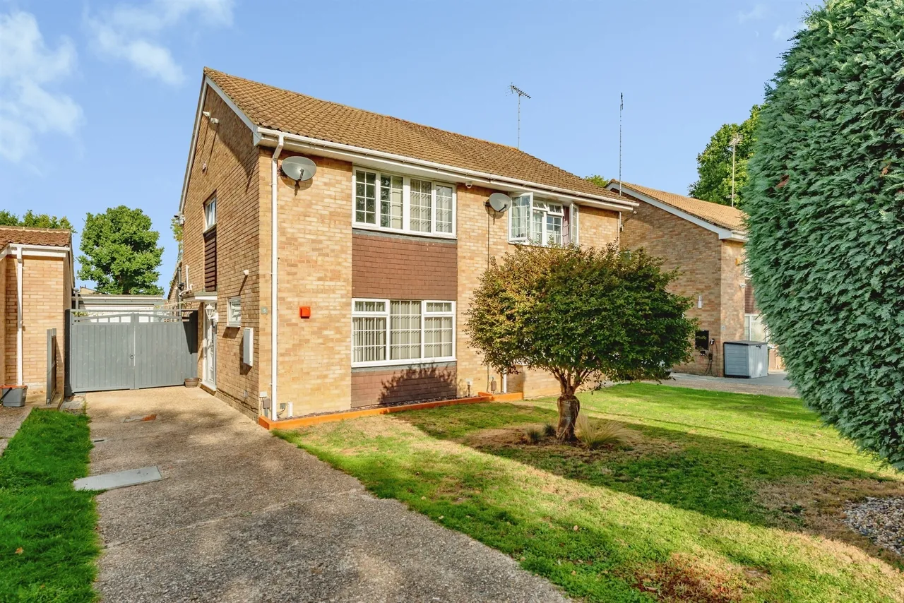 Canvey Close, Crawley, RH11, photo 14