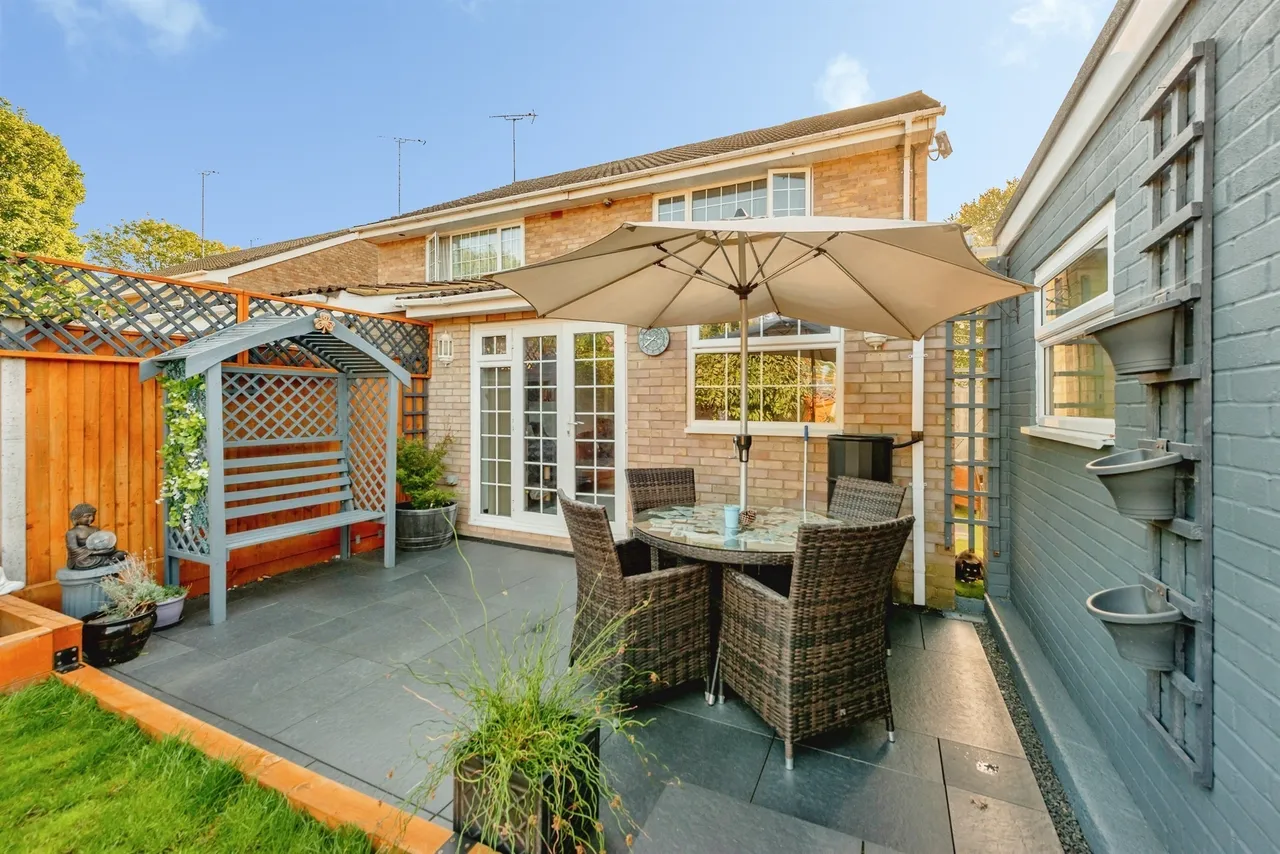 Canvey Close, Crawley, RH11, photo 11