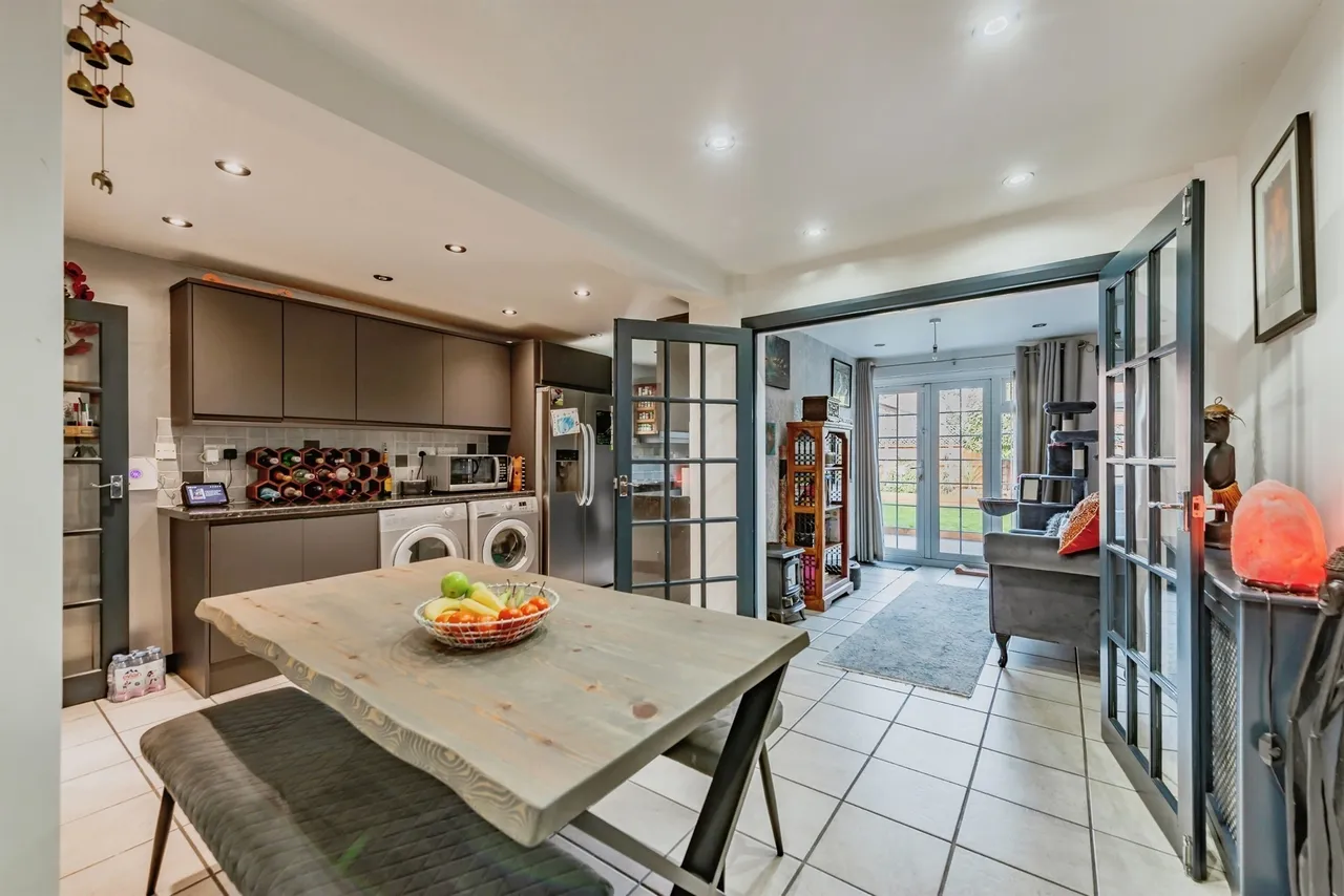 Canvey Close, Crawley, RH11, photo 5