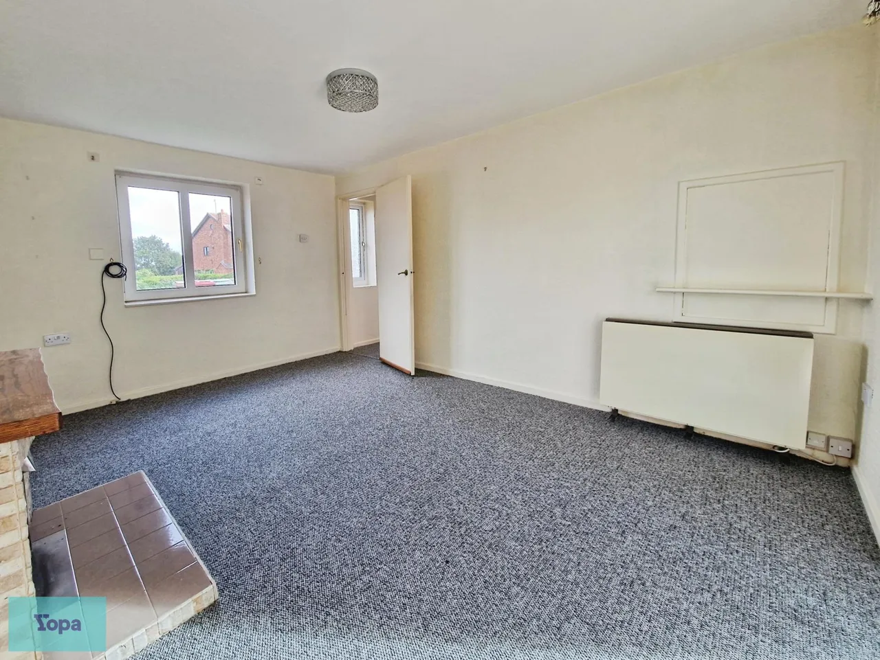 High Street, Wroot, DN9, photo 9