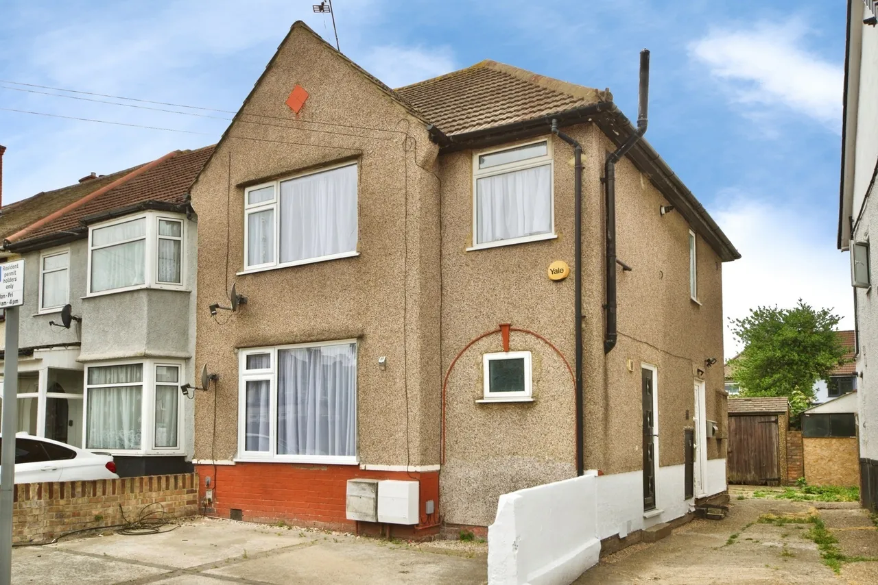 1 bed flat for sale — Crosby Road, Dagenham, Essex, RM10