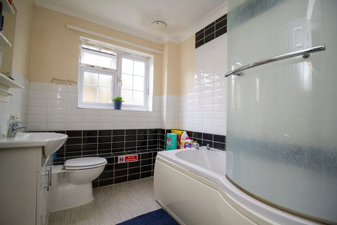 Georgina Court Clarence Road, Fleet, GU51 3RG, photo 6