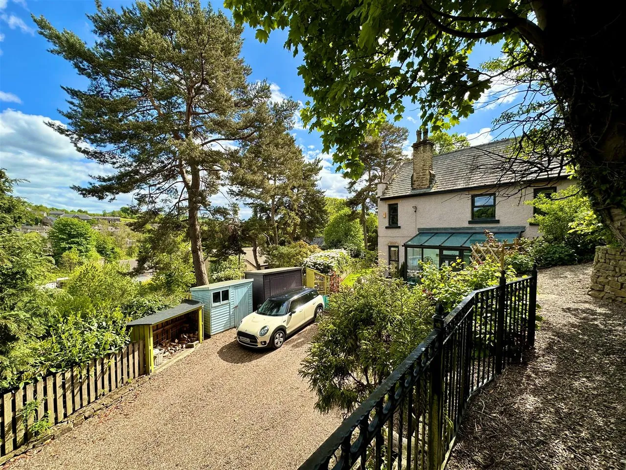 5 bed house for sale, Reservoir Road, Whaley Bridge, SK23