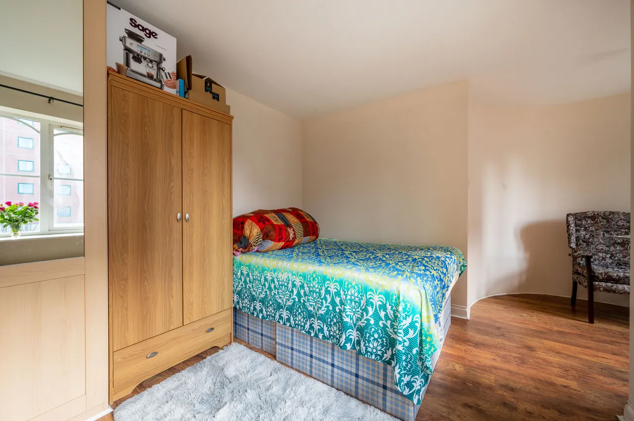 78 Century Court, Woking, photo 7