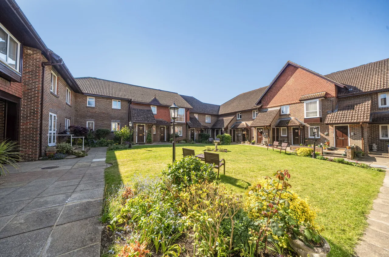 Sharon Road, West End, SO30, photo 16
