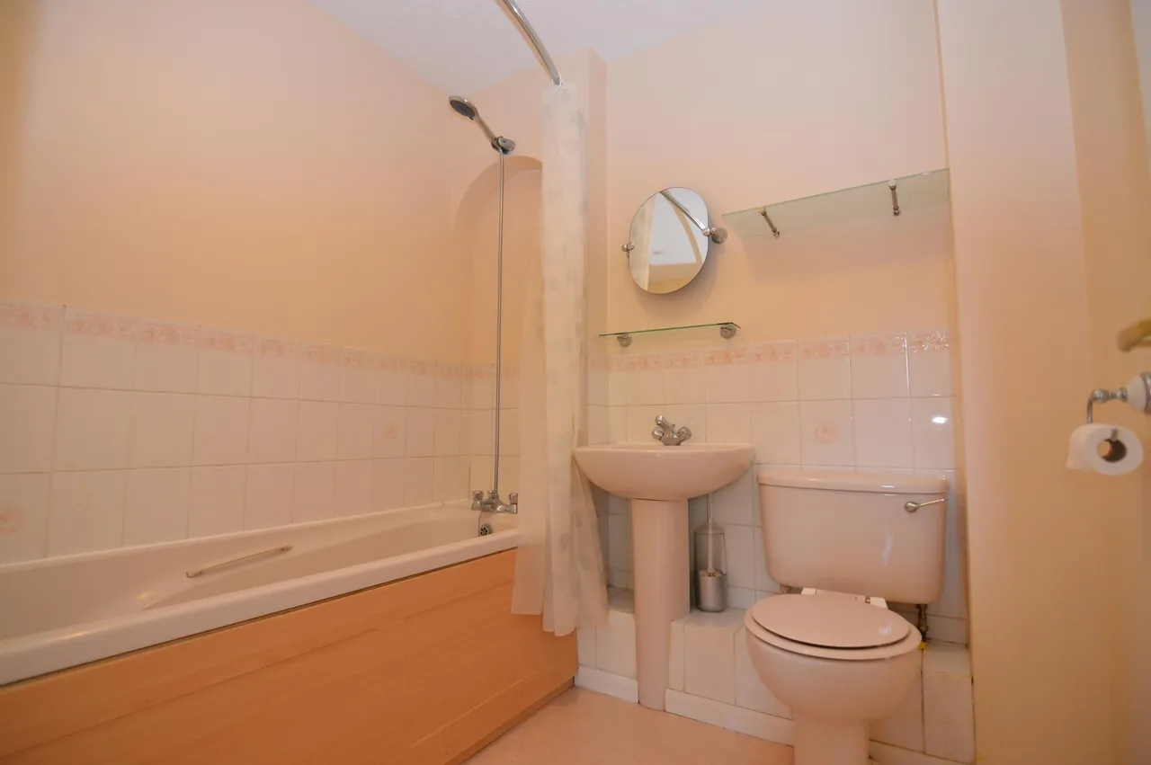 Horatio Avenue, Warfield, RG42, photo 7