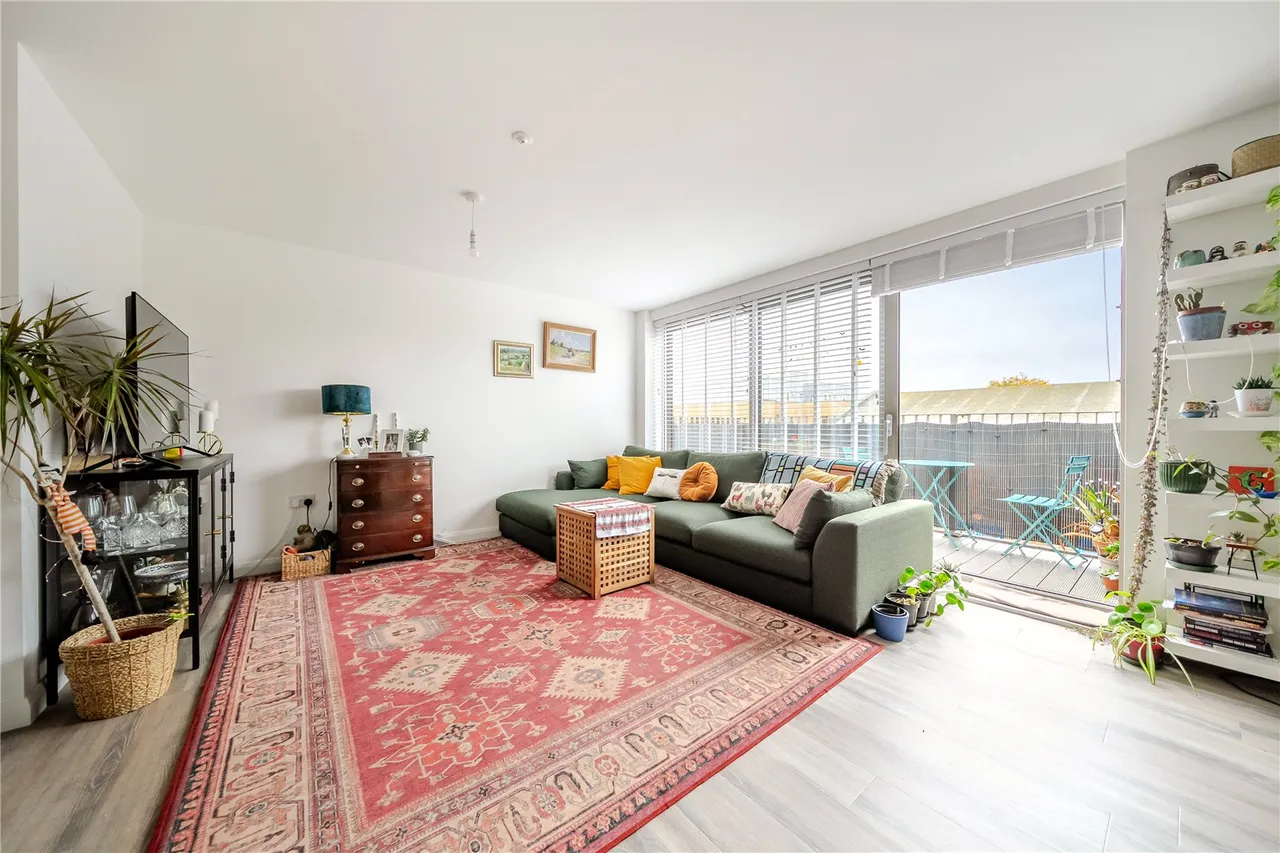 2 bed flat for sale, Doyle Road, London, SE25