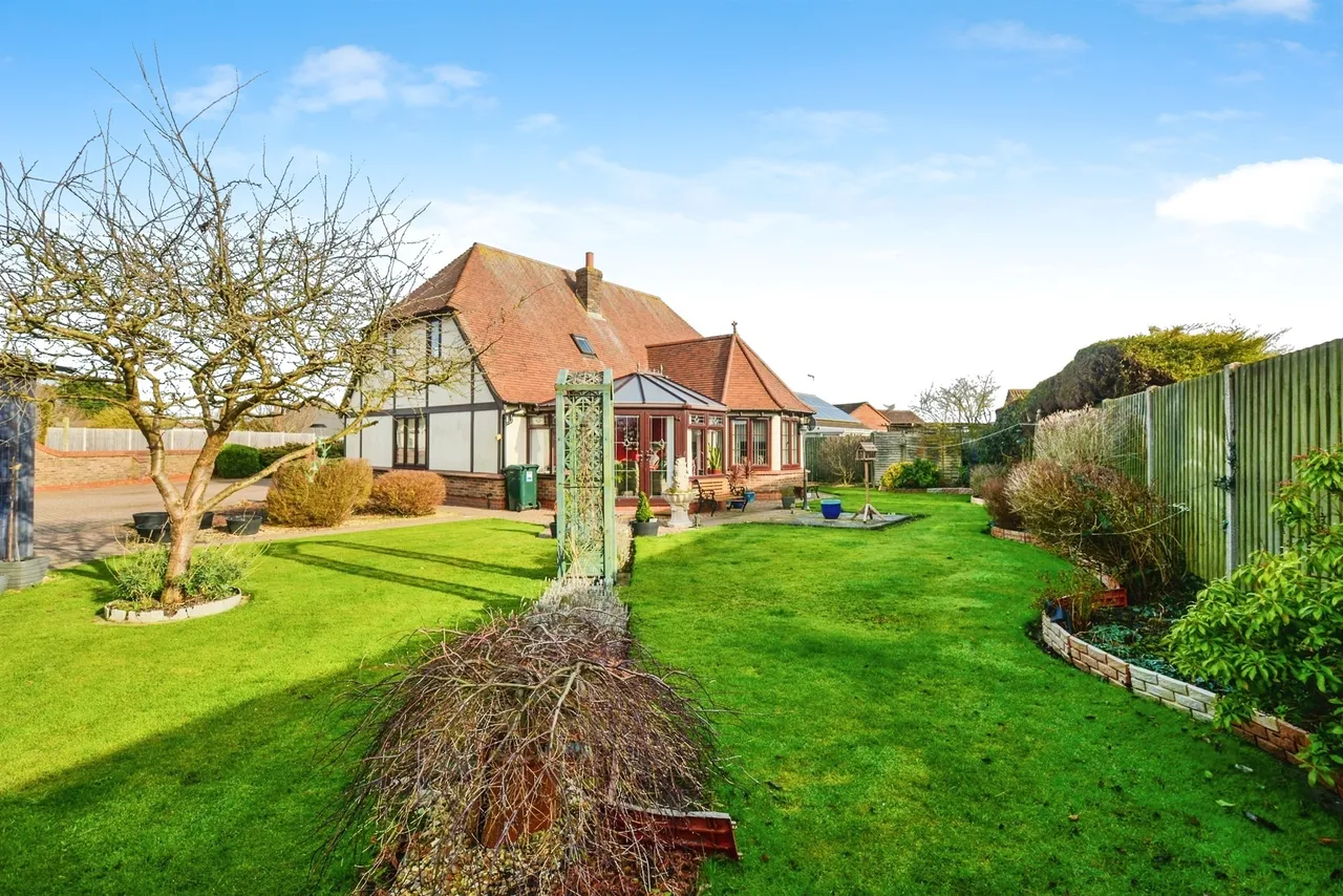 4 bed house for sale — Sea Road, Chapel St. Leonards, SKEGNESS