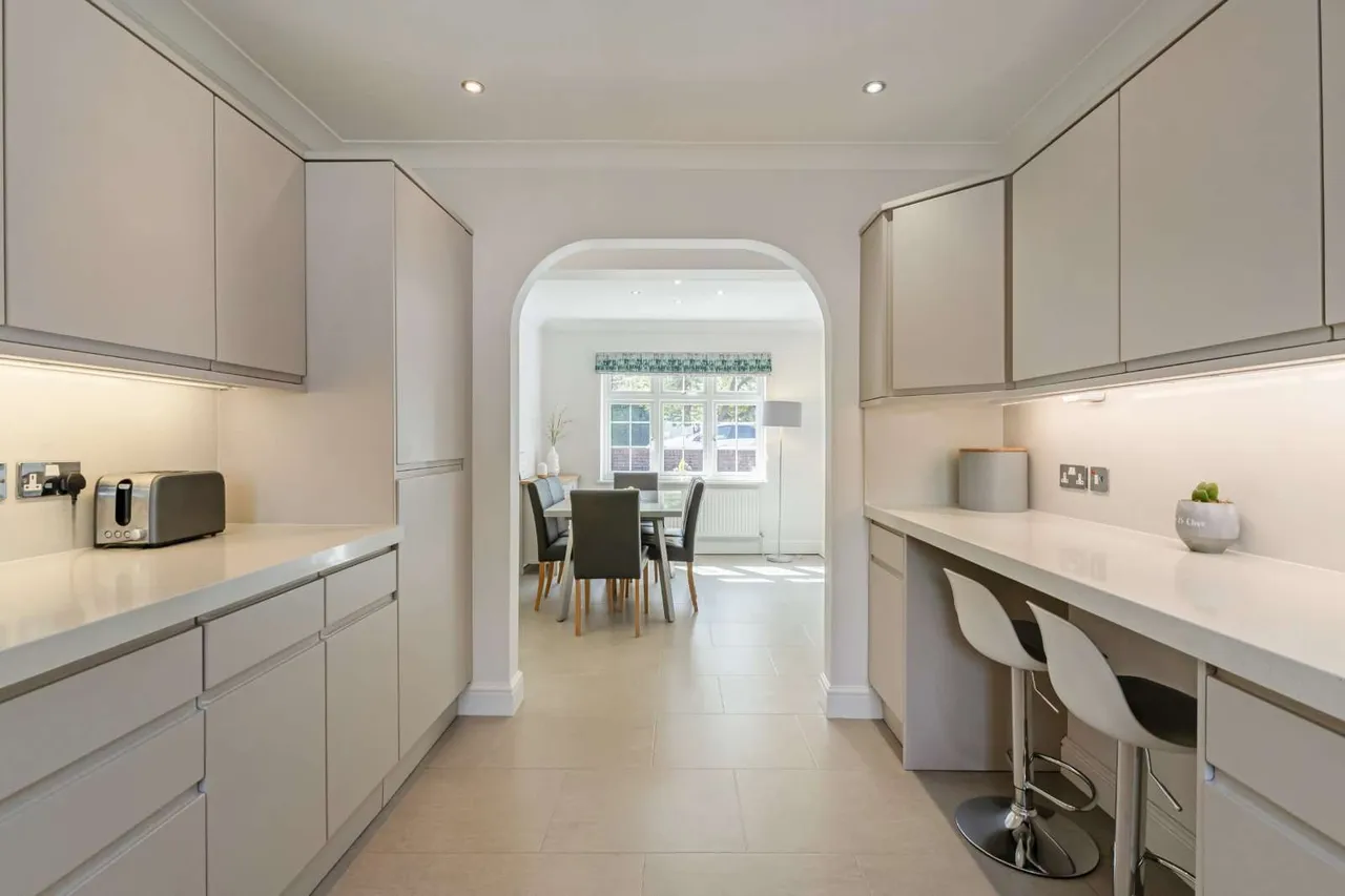 Evelyn Way, Stoke d'Abernon, Cobham, Surrey, KT11 2SJ, photo 4