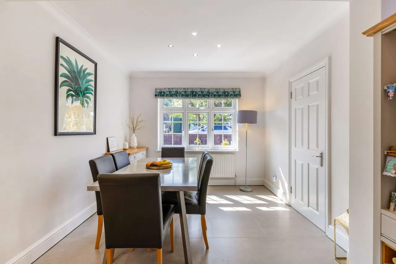 Evelyn Way, Stoke d'Abernon, Cobham, Surrey, KT11 2SJ, photo 5