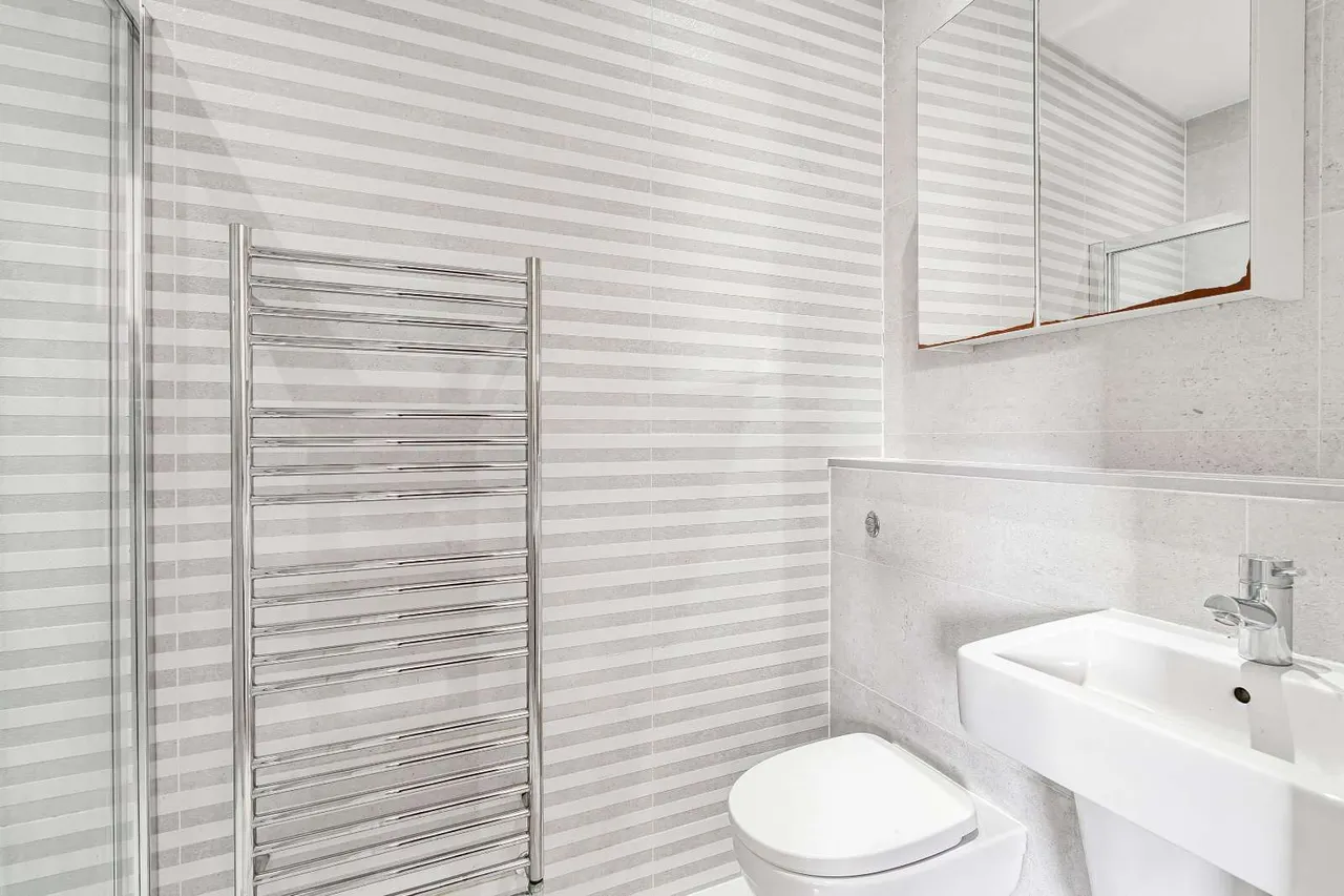North Common Road, London, W5 2QB, photo 9