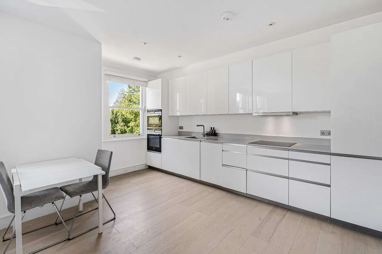 North Common Road, London, W5 2QB, photo 2