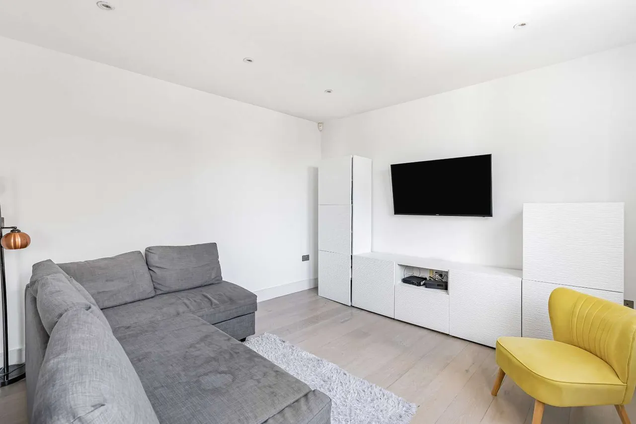 North Common Road, London, W5 2QB, photo 5