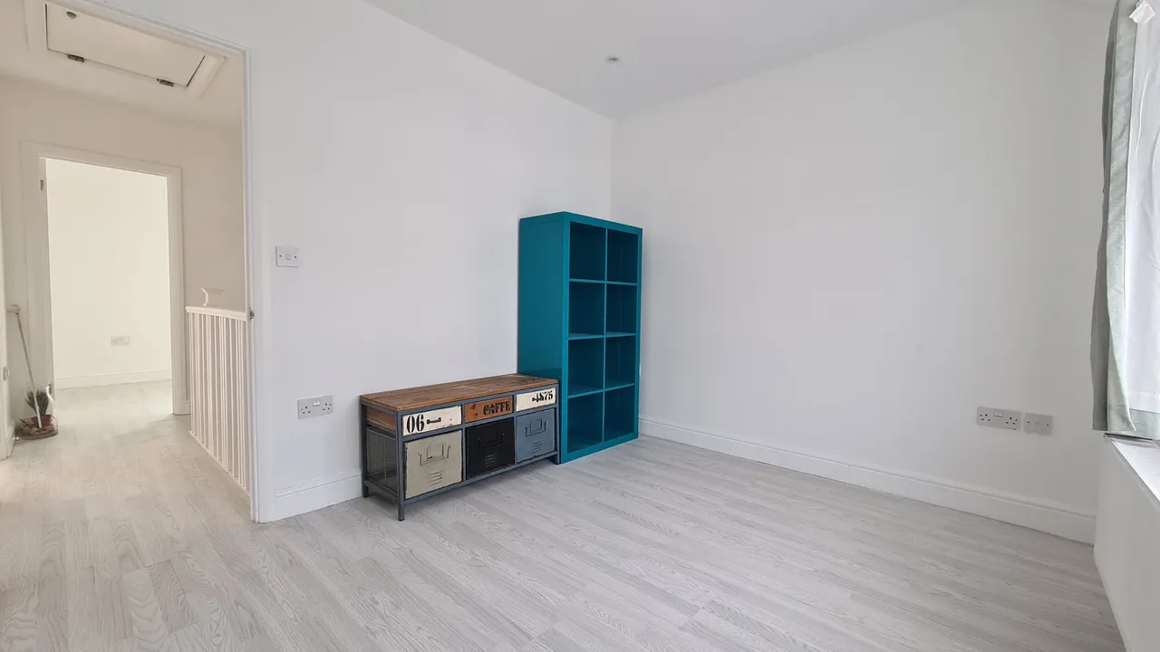 Mornington Crescent, Hounslow, photo 11