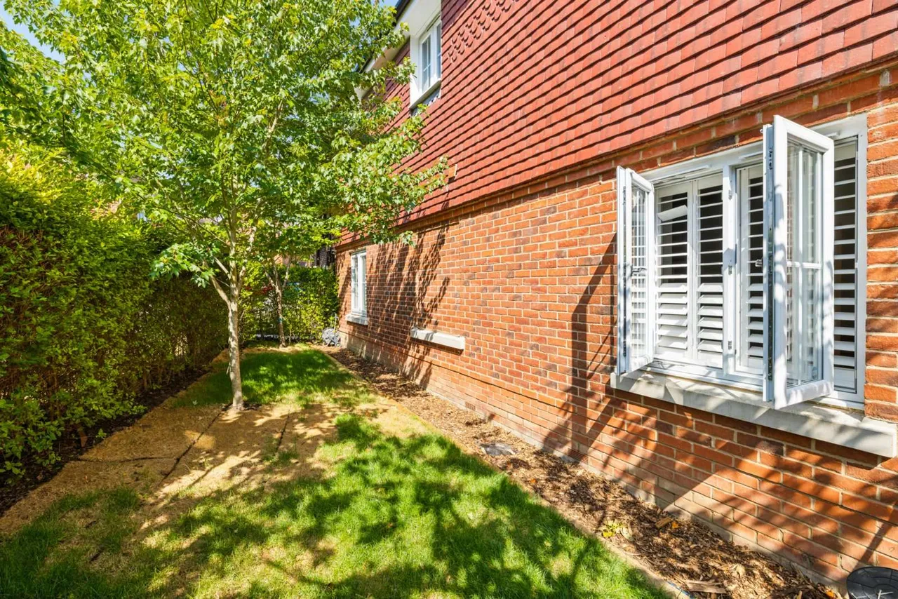 Noble Drive, West End, GU24, photo 18