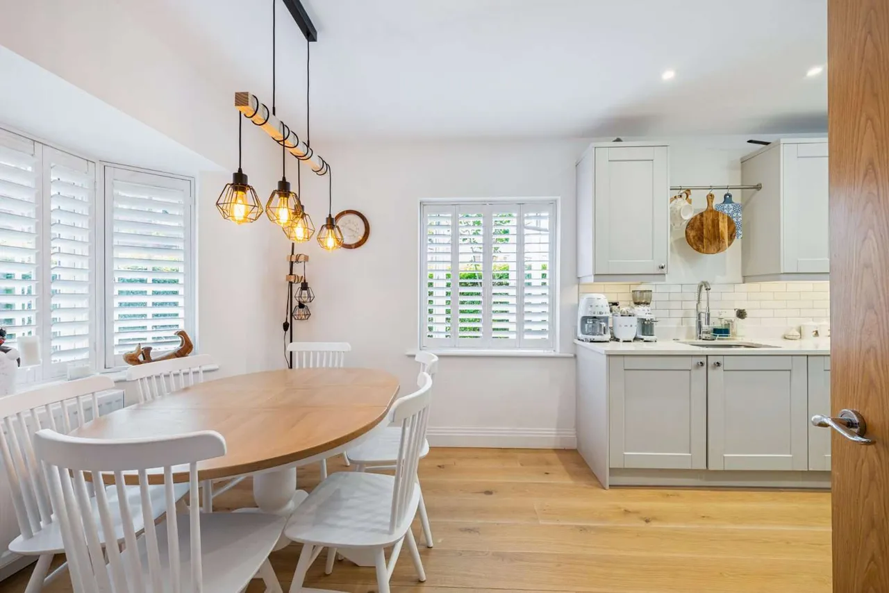 Noble Drive, West End, GU24, photo 3