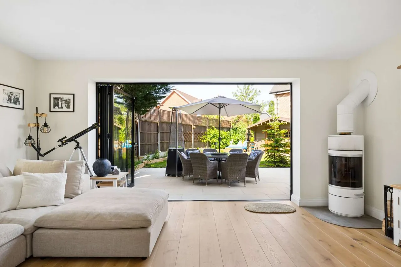 Noble Drive, West End, GU24, photo 2