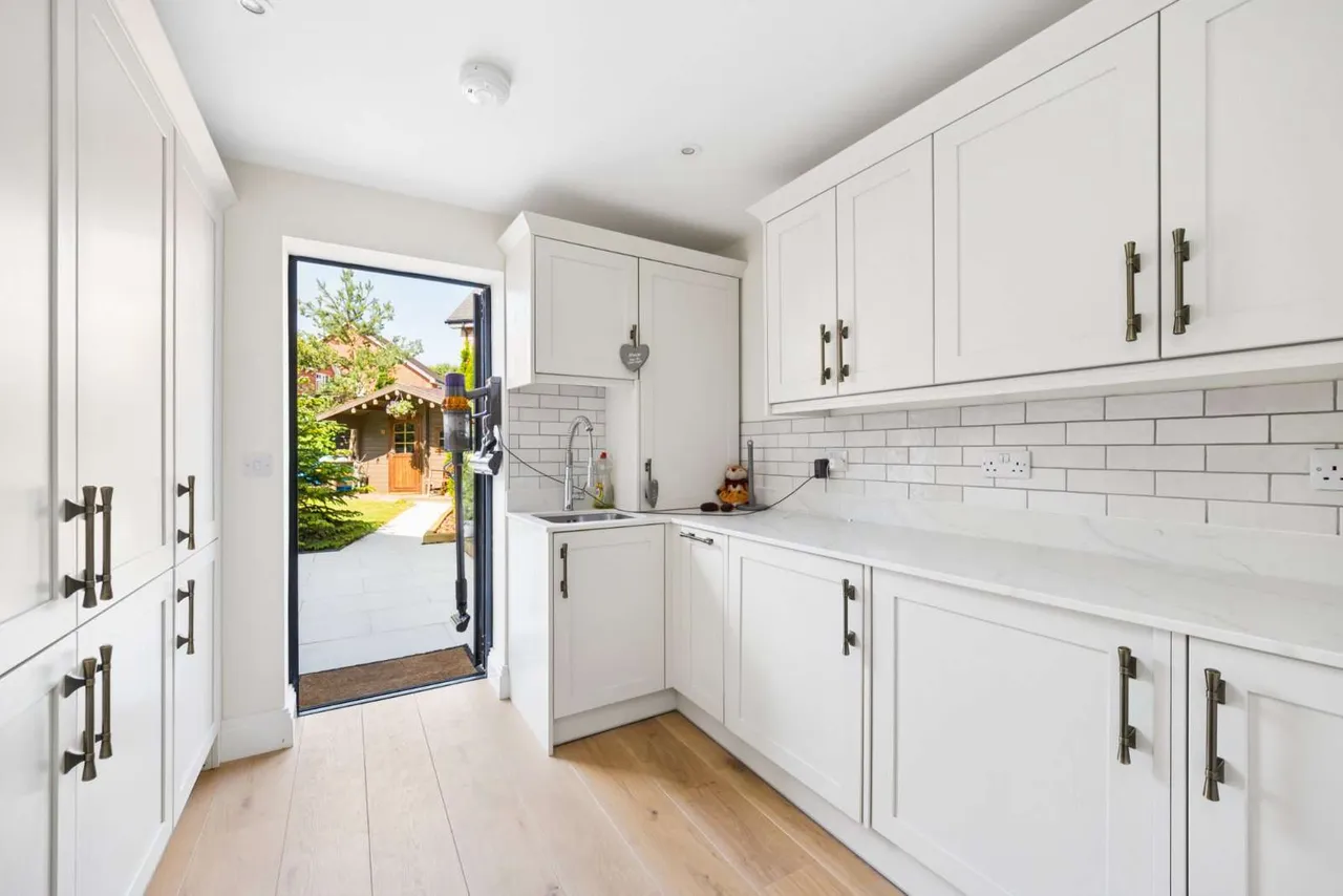 Noble Drive, West End, GU24, photo 8