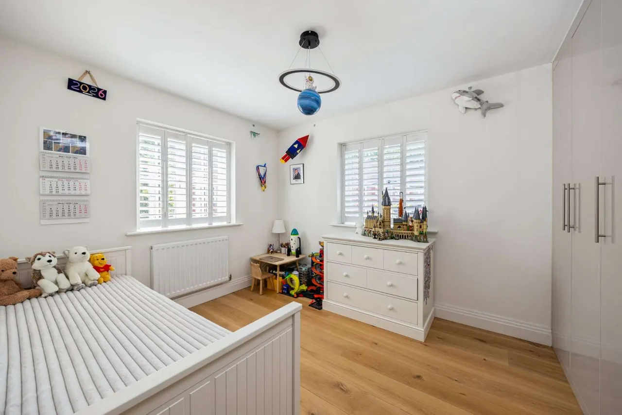 Noble Drive, West End, GU24, photo 14