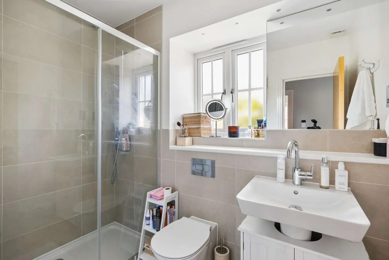 Noble Drive, West End, GU24, photo 13