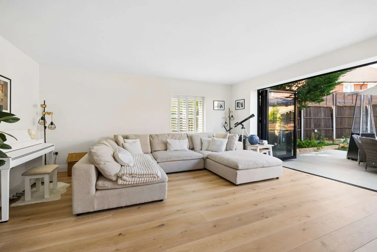 Noble Drive, West End, GU24, photo 5