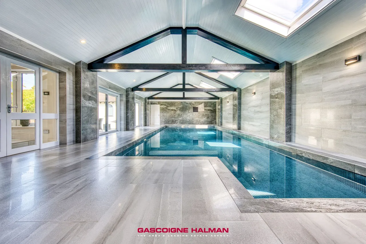 6 bed house for sale, Grasmere Crescent, Stockport