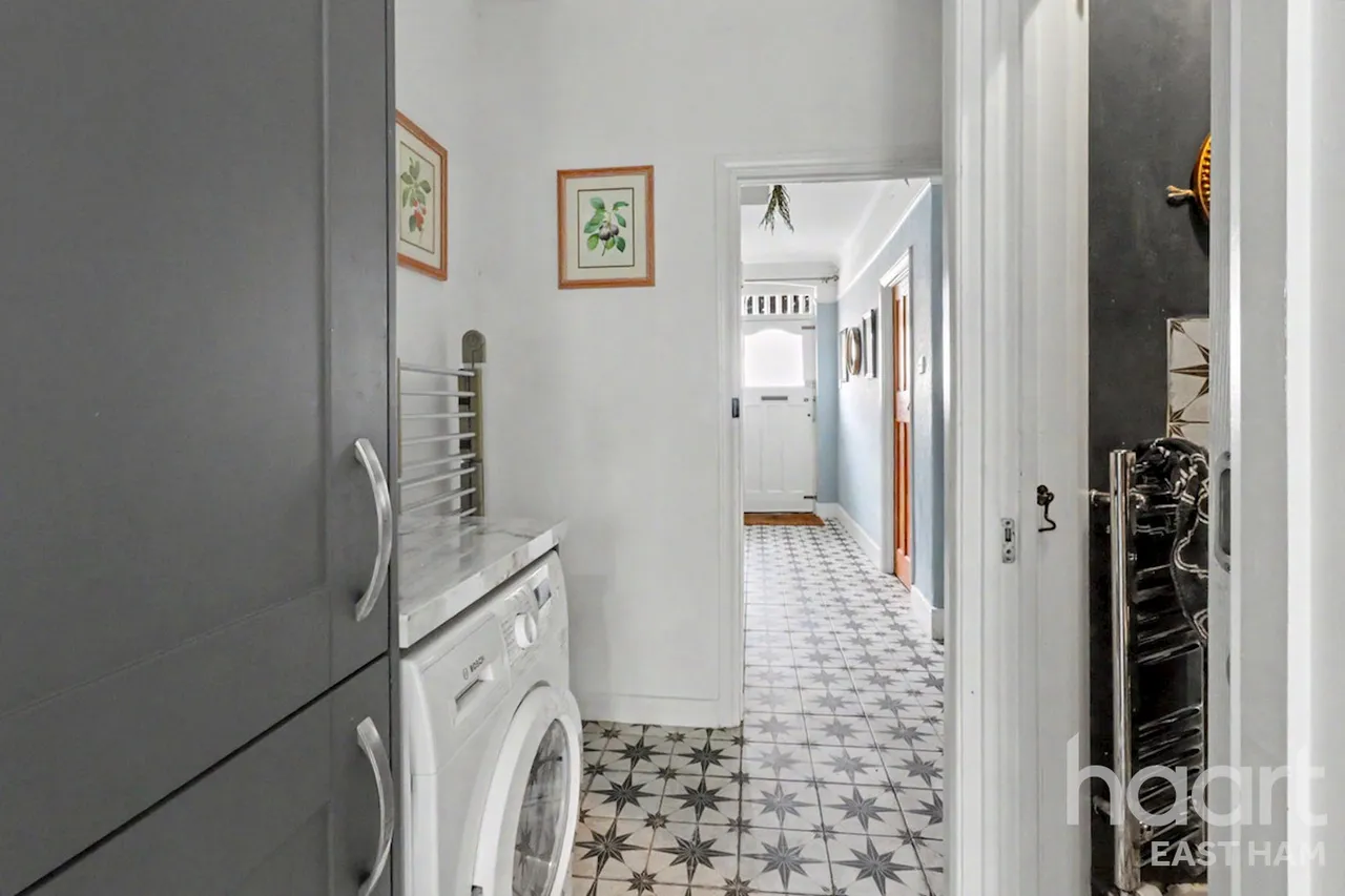 Fourth Avenue, London, E12, photo 21